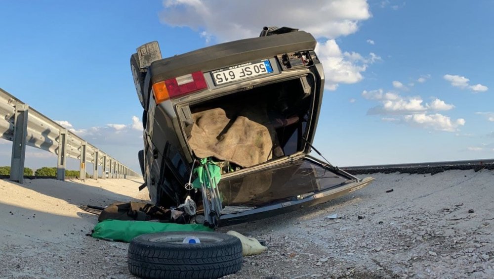 Tuz Gölü'nden dönen otomobil Aksaray'da takla attı! 1’i ağır 2 yaralı