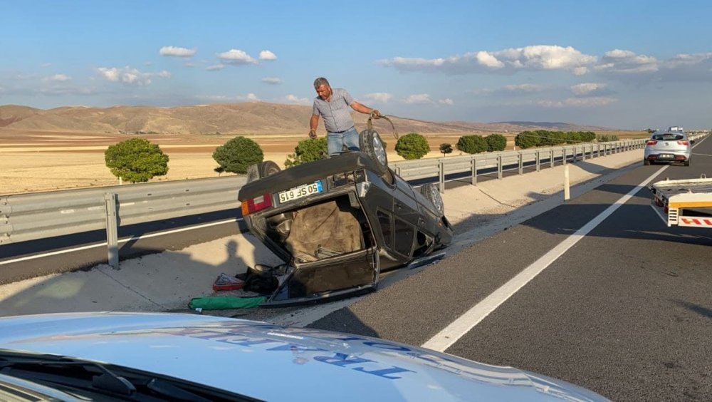 Tuz Gölü'nden dönen otomobil Aksaray'da takla attı! 1’i ağır 2 yaralı