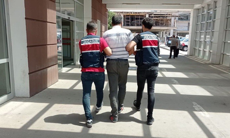 Adıyaman'da teröristlere kıyafet temin eden KHK ile ihraç eski öğretmen tutuklandı