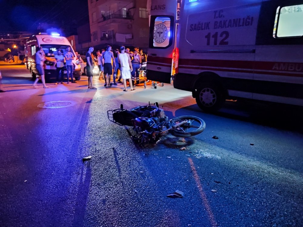 Samandağ'da otomobil motosikletle çarpıştı! 2 yaralı