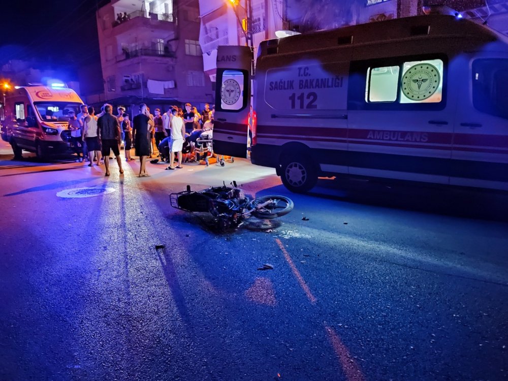 Samandağ'da otomobil motosikletle çarpıştı! 2 yaralı