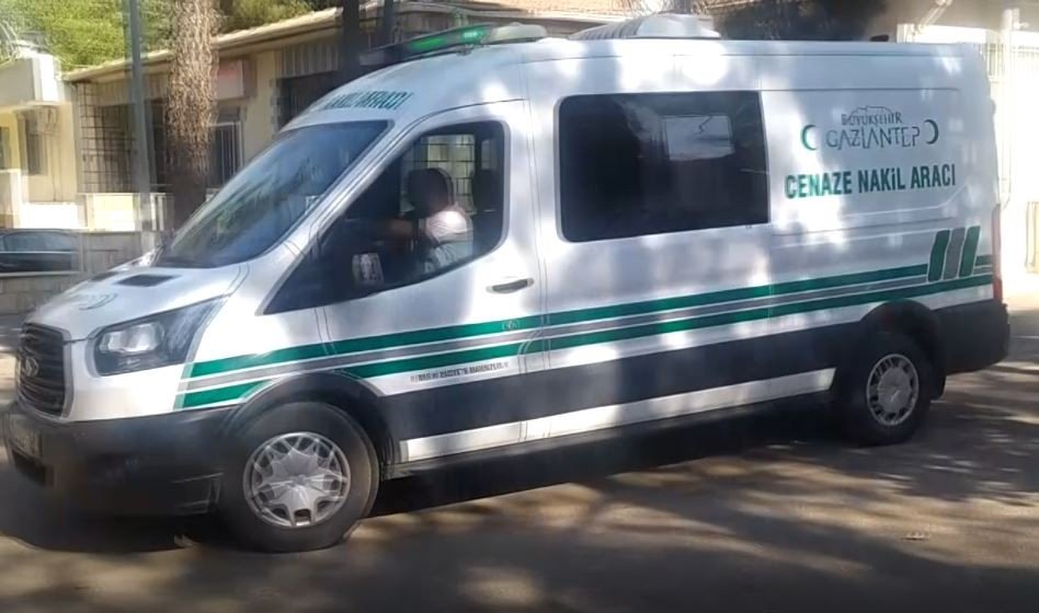 Gaziantep'te feci olay! El freni çekilmeyen aracın altında kalan Hüsne Kaplan öldü