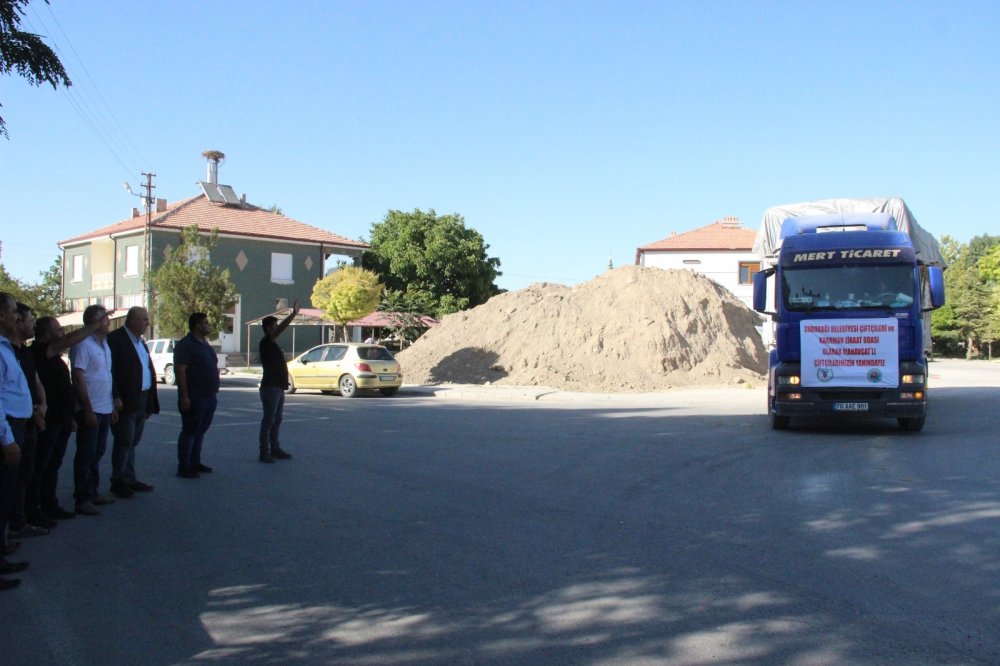 Karaman’dan Manavgatlı besicilere 20 bin balya saman desteği