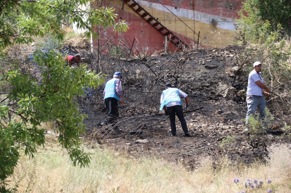 Konya’da makilik alanda çıkan yangın ormana sıçramadan kontrol altına alındı