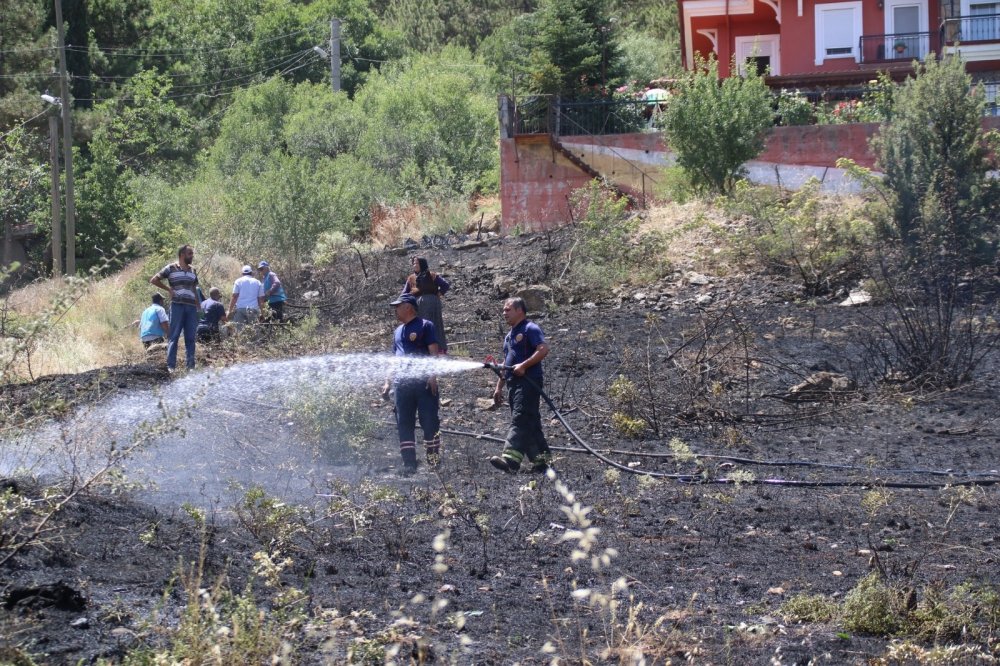 Konya’da makilik alanda çıkan yangın ormana sıçramadan kontrol altına alındı