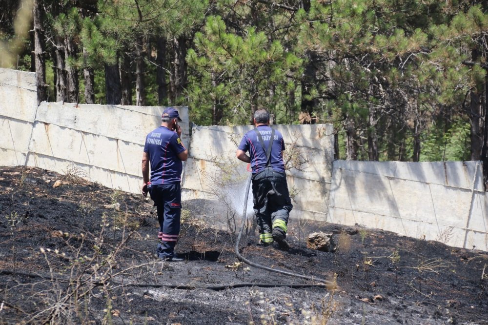 Konya’da makilik alanda çıkan yangın ormana sıçramadan kontrol altına alındı