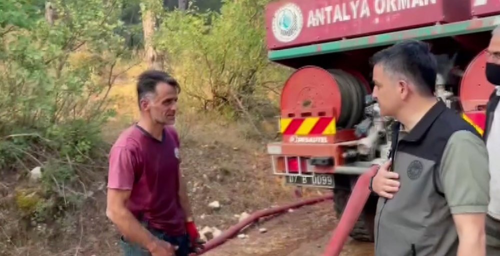 Manavgat'ta yangın devam ediyor! Bakan Pakdemirli bölgeyi havadan inceledi