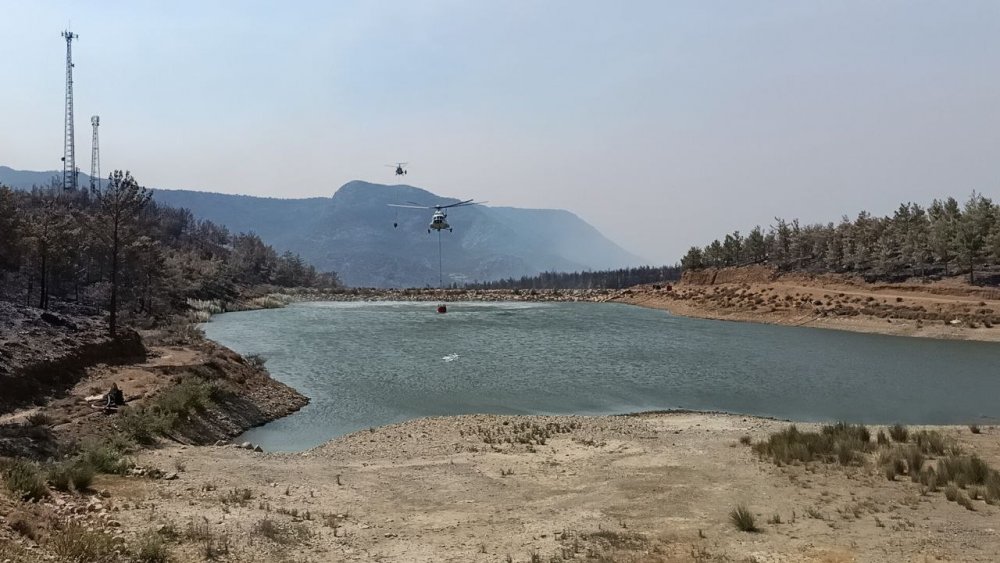 Silifke ormanları gün boyu yanmaya devam etti! Havadan ve karadan müdahale sürüyor