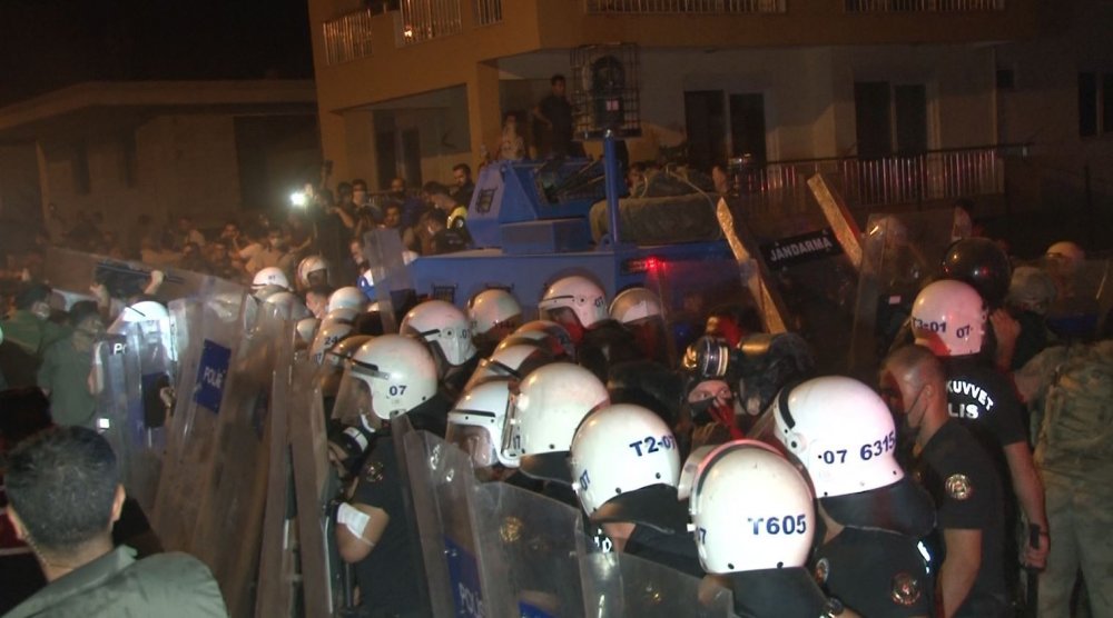 Yangın çıkaracaklar iddiası ortalığı karıştırdı! Bakan Çavuşoğlu devreye girdi