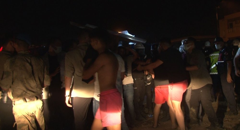 Yangın çıkaracaklar iddiası ortalığı karıştırdı! Bakan Çavuşoğlu devreye girdi