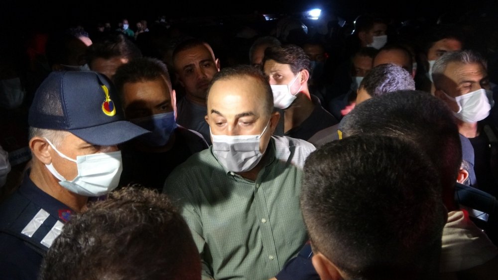 Yangın çıkaracaklar iddiası ortalığı karıştırdı! Bakan Çavuşoğlu devreye girdi