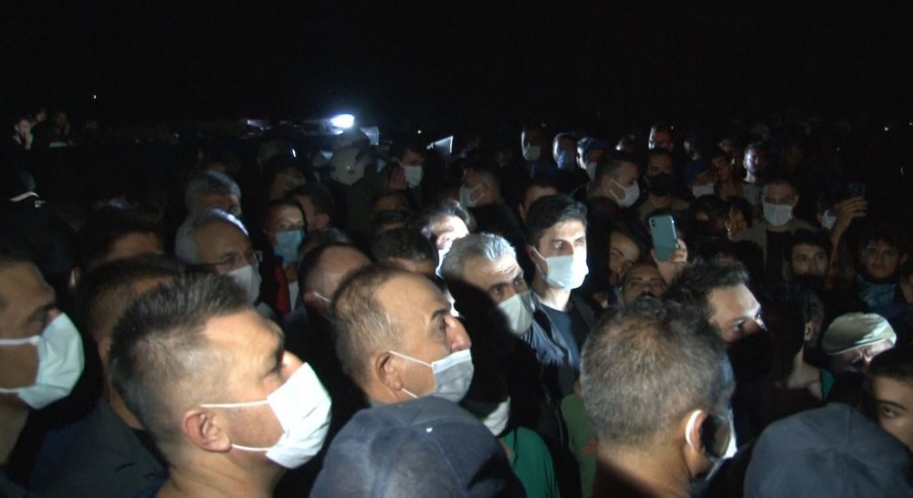 Yangın çıkaracaklar iddiası ortalığı karıştırdı! Bakan Çavuşoğlu devreye girdi