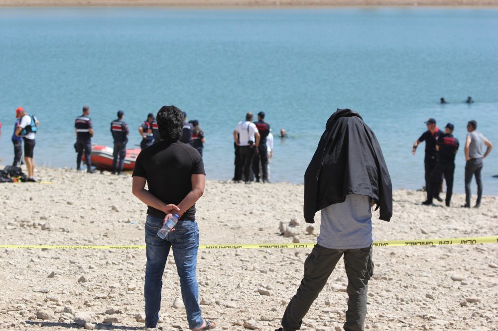 Arama çalışmaları için Konya'dan polis dalgıçların gittiği Sarımsaklı'da 3 kızın cesedine ulaşıldı