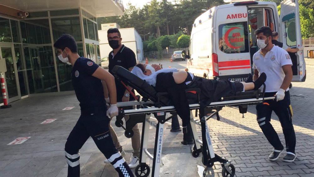 Konya'da ticari araç otomobille çarpıştı! 5 yaralı