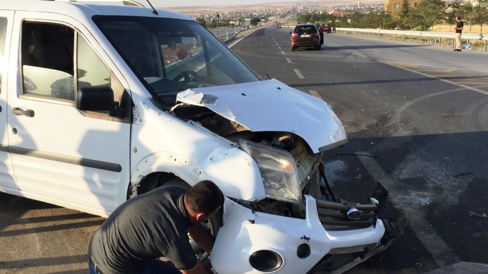 Konya'da ticari araç otomobille çarpıştı! 5 yaralı