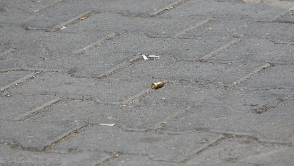 Günübirlik ev kiraya verenler sokak ortasında kurşun yağdırdı! 1 yaralı