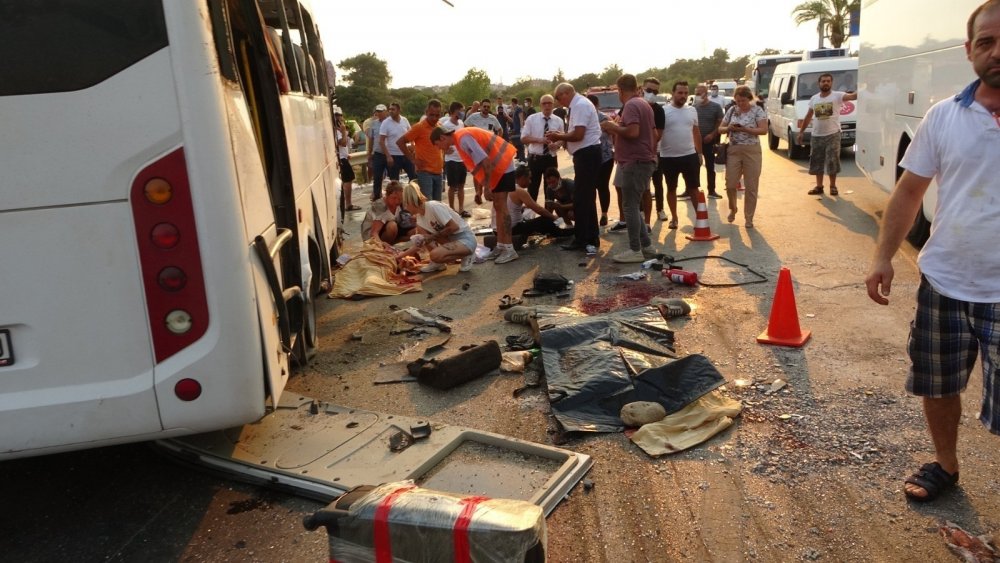 Antalya'daki korkunç kazada ölenlerin kimlikleri belirlendi