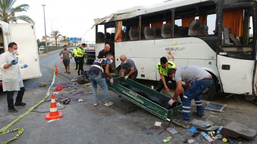 Antalya'daki korkunç kazada ölenlerin kimlikleri belirlendi