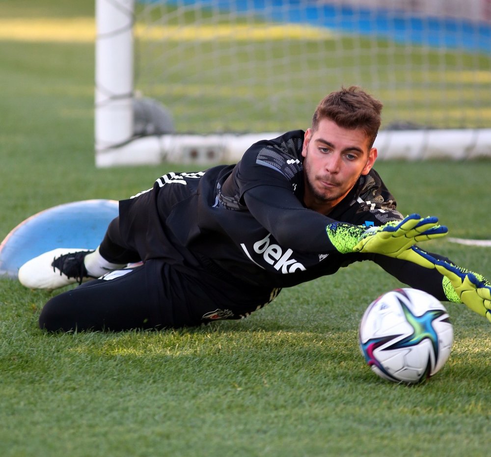 Beşiktaş’ın yeni transferi Valentin Rosier ilk antrenmanına çıktı