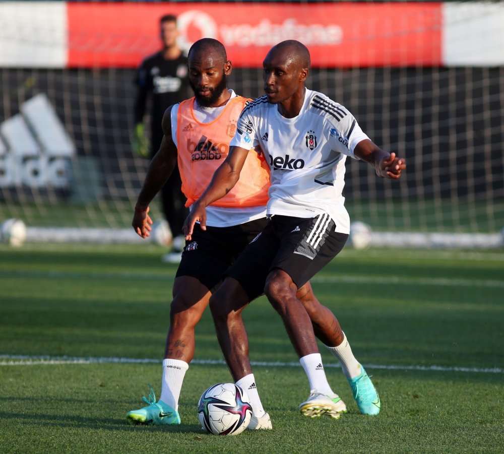 Beşiktaş’ın yeni transferi Valentin Rosier ilk antrenmanına çıktı