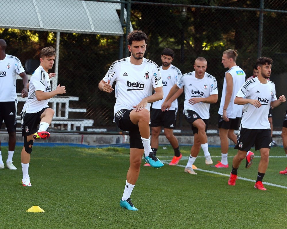 Beşiktaş’ın yeni transferi Valentin Rosier ilk antrenmanına çıktı