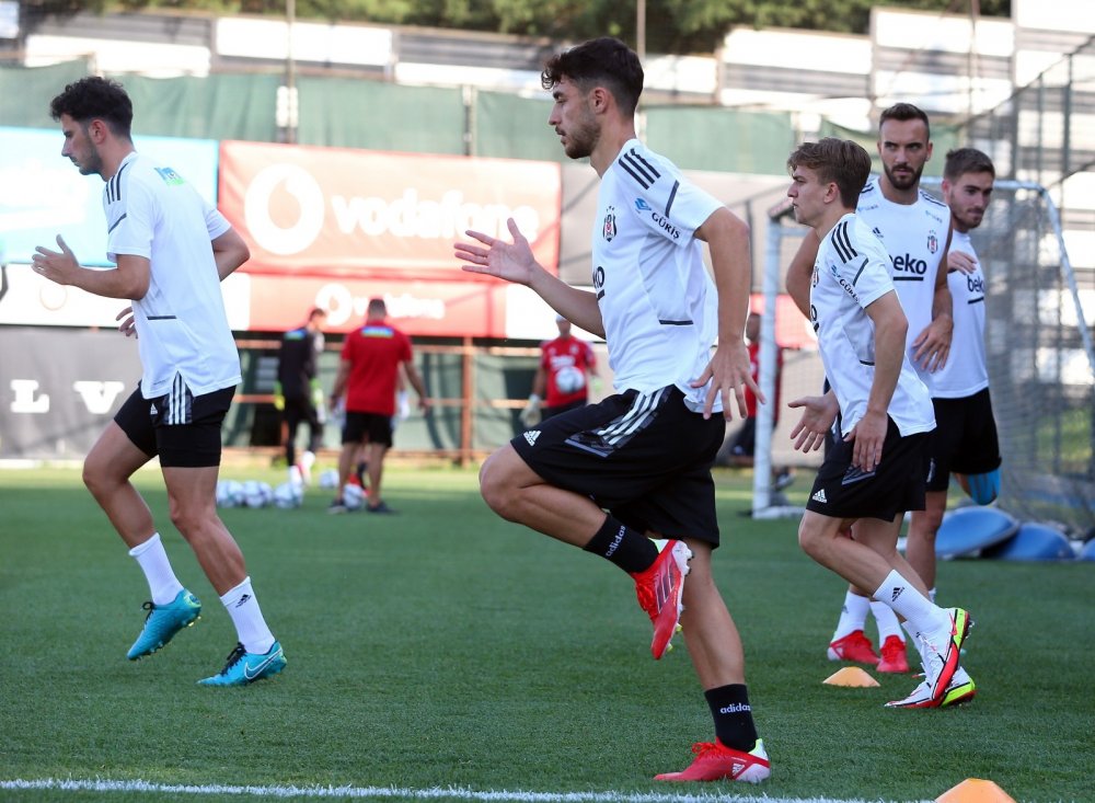 Beşiktaş’ın yeni transferi Valentin Rosier ilk antrenmanına çıktı