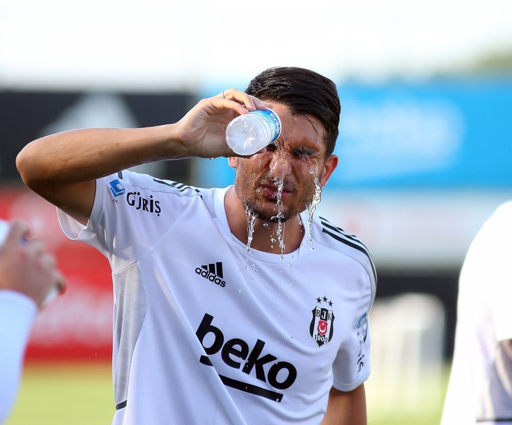 Beşiktaş’ın yeni transferi Valentin Rosier ilk antrenmanına çıktı