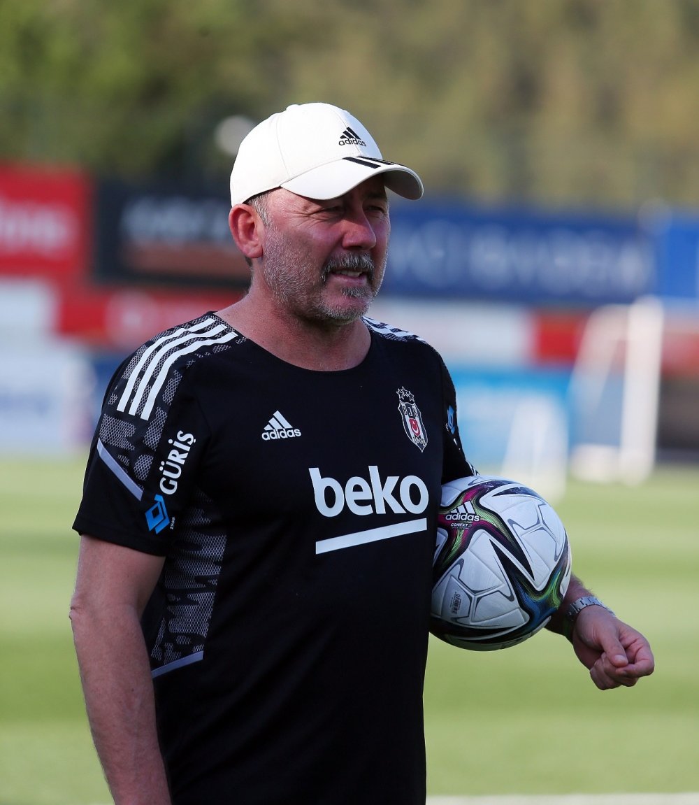 Beşiktaş’ın yeni transferi Valentin Rosier ilk antrenmanına çıktı