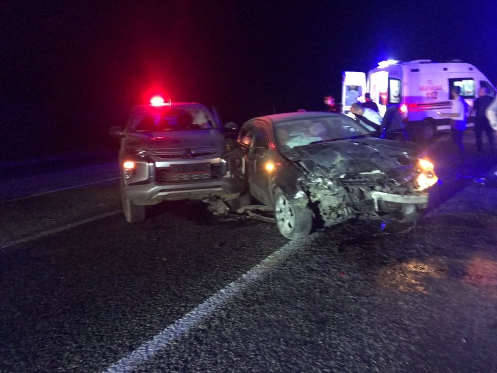 Gölbaşı’nda otomobil kamyonetle çarpıştı! 6 yaralı