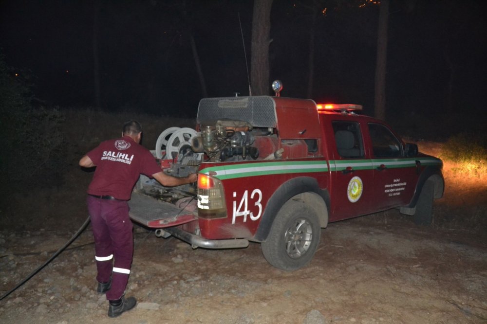 Manisa Cephanelik mevkiinde orman yangını! Vatandaş seferber oldu