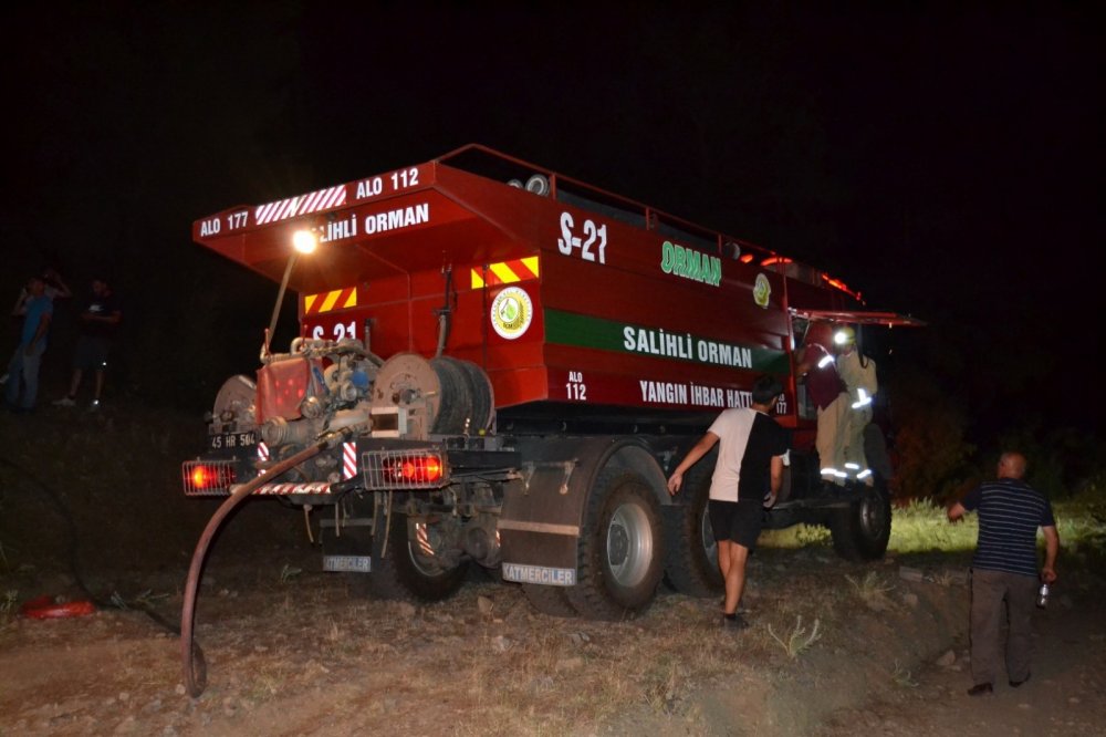 Manisa Cephanelik mevkiinde orman yangını! Vatandaş seferber oldu