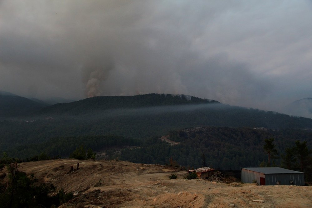Yangın, Isparta-Konya-Antalya il sınırındaki Kızıldağ'a ulaştı