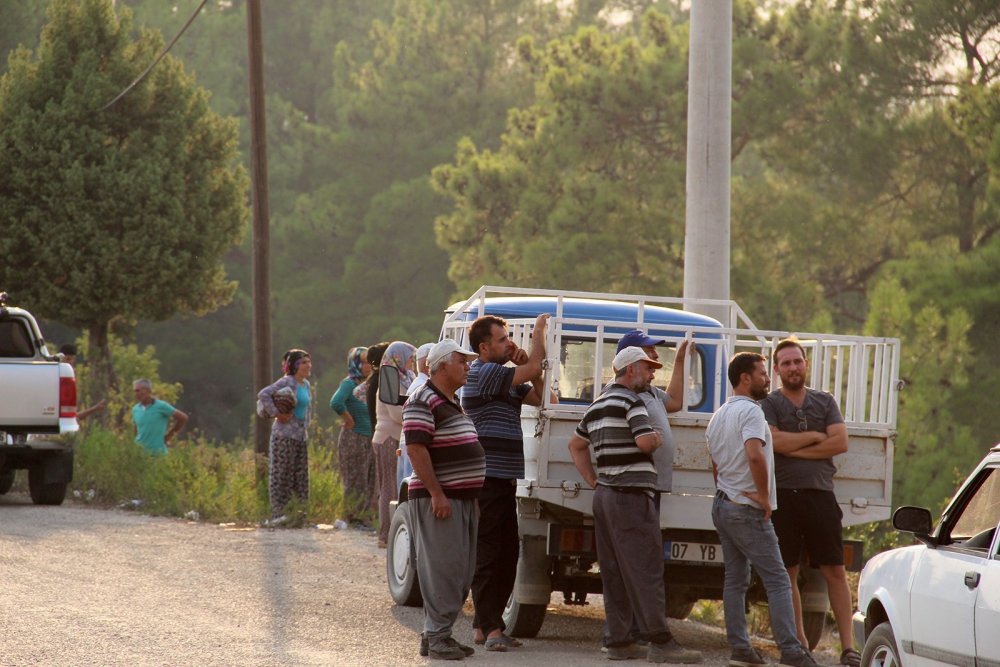 Yangın, Isparta-Konya-Antalya il sınırındaki Kızıldağ'a ulaştı