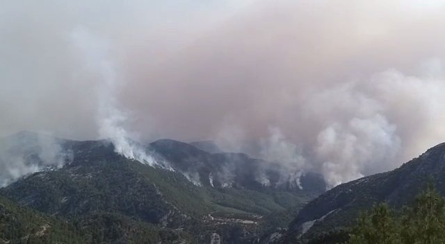 Akseki'de yangın kontrol altına alındı, Eynif Ovası yanıyor