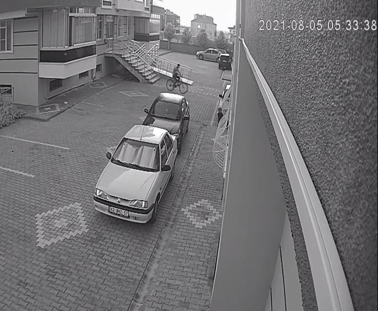 Konya'da bisiklet hırsızı böyle görüntülendi! Yayan geldi, bisiklete binip gitti