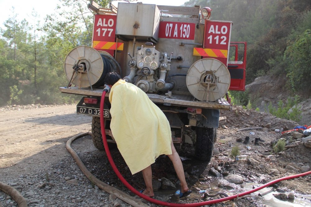 Antalya'da yangınla mücadele böyle yapıldı! Hayatı orman oldu