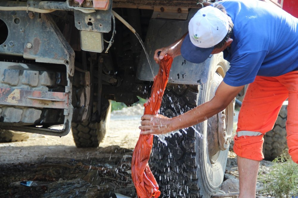 Antalya'da yangınla mücadele böyle yapıldı! Hayatı orman oldu