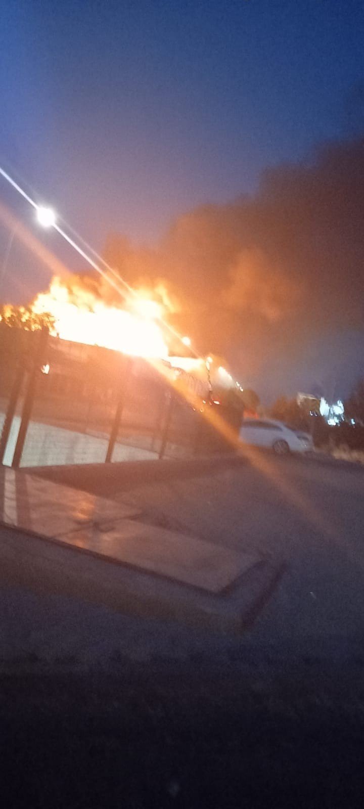 Boya fabrikasında yangın paniği! Müdahale sürüyor