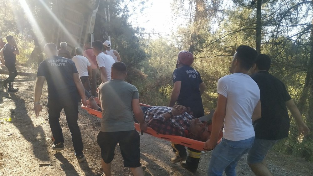 Manisa'da türbe ziyaretinden dönen minibüs İzmir'de uçuruma yuvarlandı! Ölü ve yaralılar var