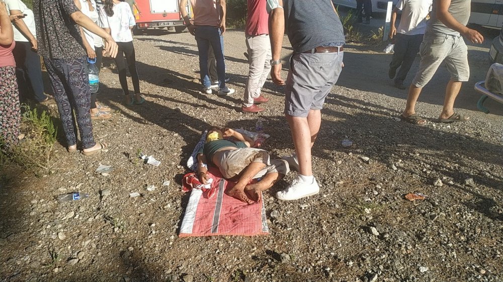 Manisa'da türbe ziyaretinden dönen minibüs İzmir'de uçuruma yuvarlandı! Ölü ve yaralılar var