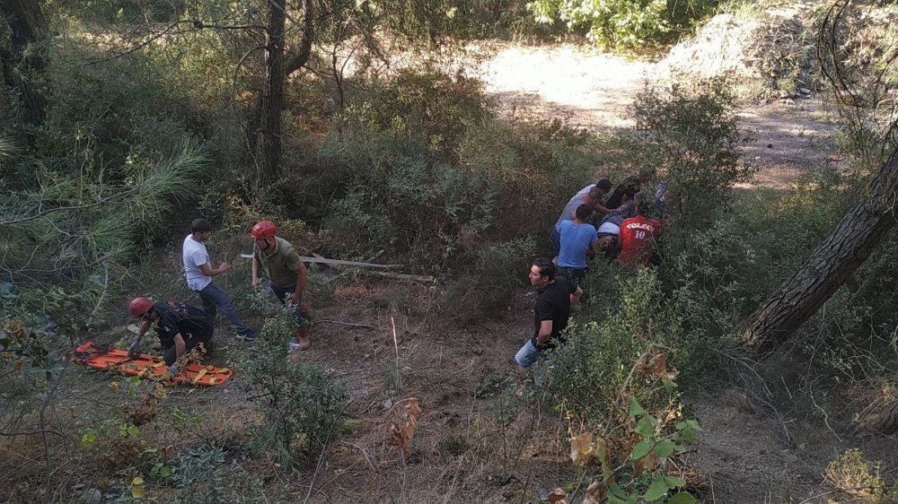 Manisa'da türbe ziyaretinden dönen minibüs İzmir'de uçuruma yuvarlandı! Ölü ve yaralılar var