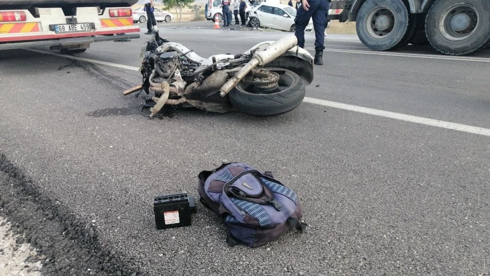 Aksaray'da otomobille çarpışan hız motosikletinin sürücüsü Ekrem Güney öldü! 5 yaralı