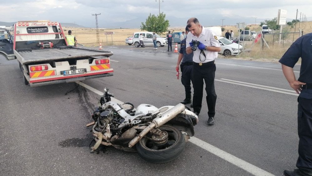 Aksaray'da otomobille çarpışan hız motosikletinin sürücüsü Ekrem Güney öldü! 5 yaralı