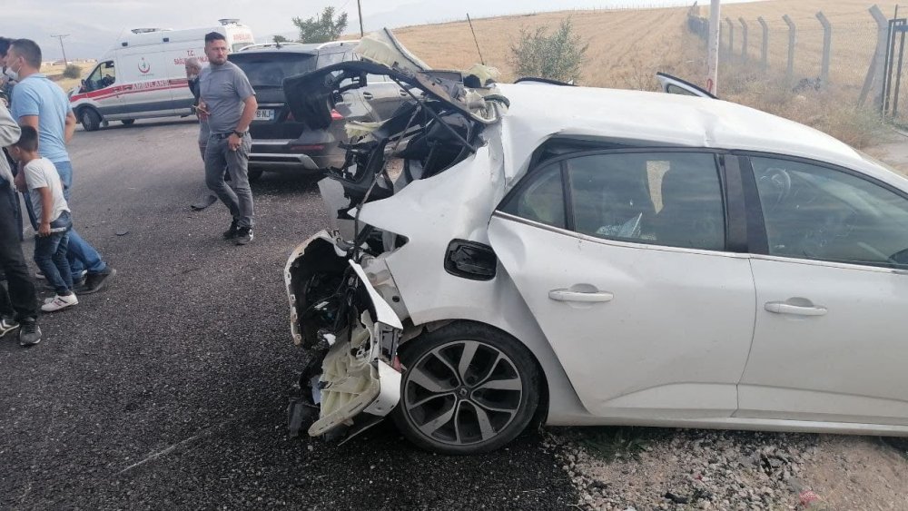 Aksaray'da otomobille çarpışan hız motosikletinin sürücüsü Ekrem Güney öldü! 5 yaralı