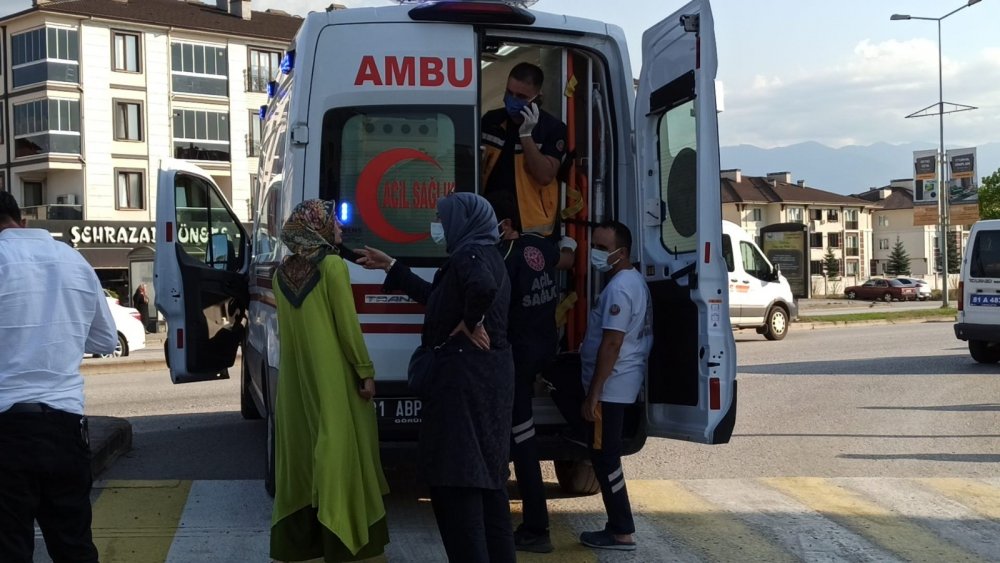 Otobüs otomobille çarpıştı! 7 yaşındaki çocuk yaralandı