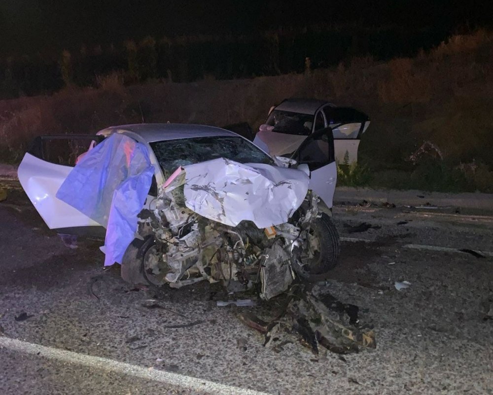 Salihli'de otomobiller kafa kafaya çarpıştı! Ayşe Toy öldü 3 kişi yaralandı