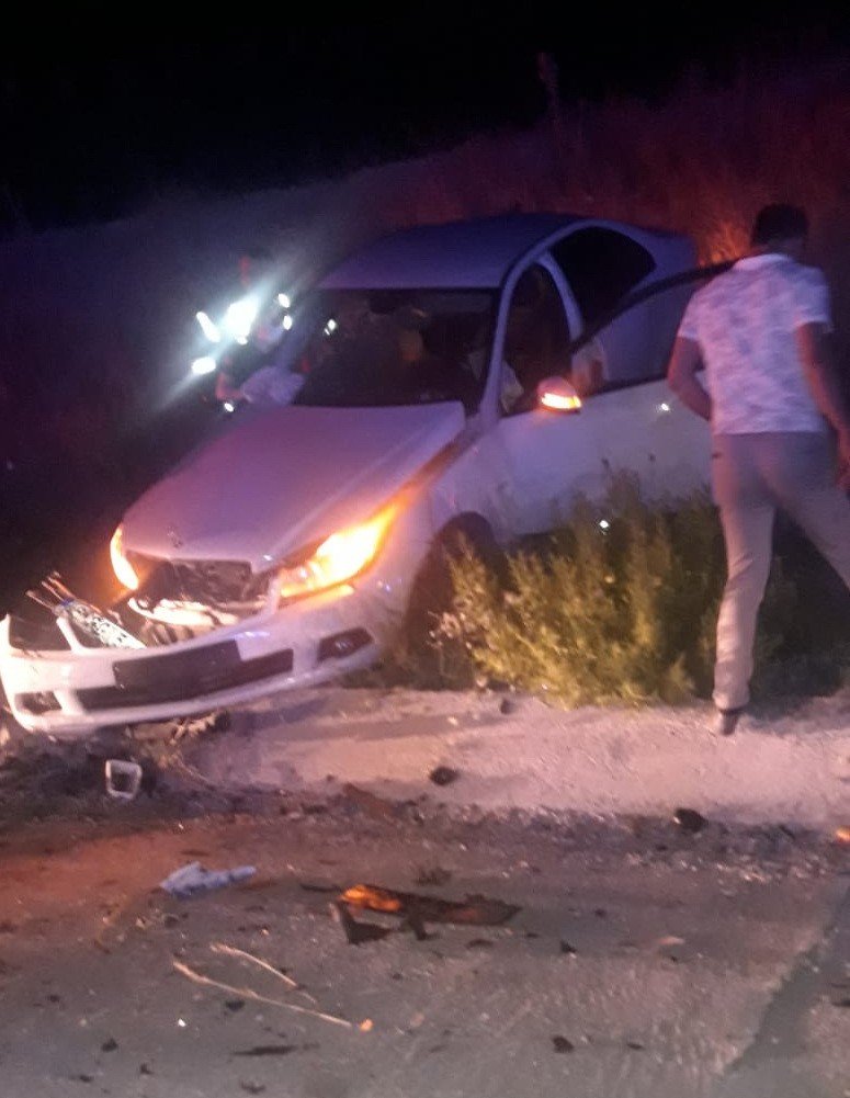 Salihli'de otomobiller kafa kafaya çarpıştı! Ayşe Toy öldü 3 kişi yaralandı