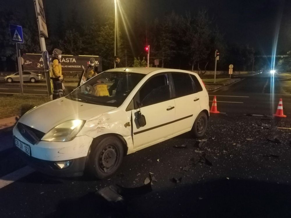 Melikgazi'de zincirleme kaza! 4 kişi yaralandı