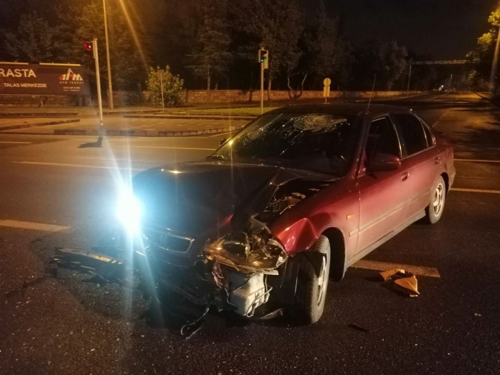 Melikgazi'de zincirleme kaza! 4 kişi yaralandı