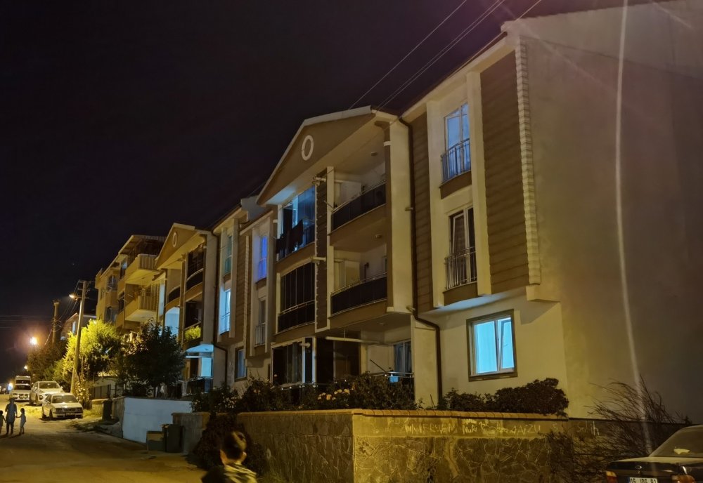 Evlerinin balkonundan düşen 3 yaşındaki Ecrin yaralandı